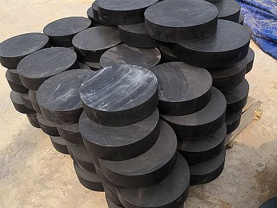 君山区板式橡胶支座由若干层橡胶片与薄钢板经加压硫化